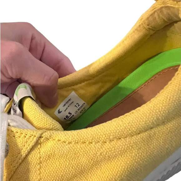 Cariuma OCA Low Canvas Sneaker - Picture 6 of 8